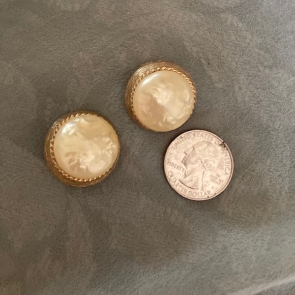 Vintage Signed Carnegie Clip Earrings - Picture 4 of 6